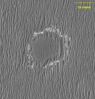 Кратер Восток, снятый с орбиты аппаратом MRO, камерой высокого разрешения HiRISE