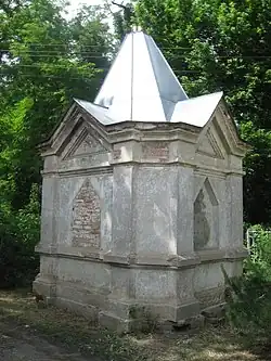 Склеп братьев Богарсуковых около восточного входа на Всесвятское кладбище