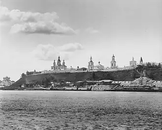 Вид на городскую пристань и ансамбль центральной площади