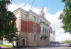 Дом № 3 — бывший особняк Э. Вольфа