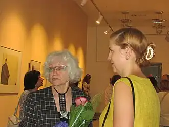 На открытии персональной выставки в Национальном художественном музее РБ. Слева Людмила Кальмаева. Минск, 23 июня 2016 г.