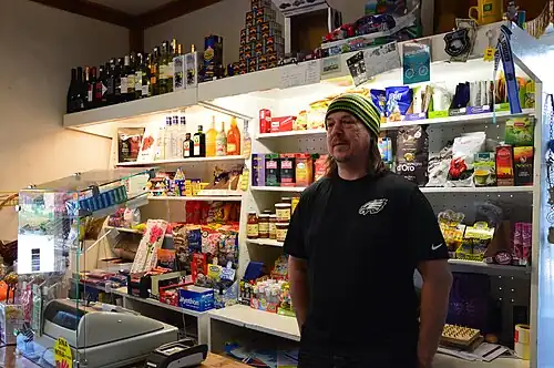 Магазин Краби и его владелец, 2019 год