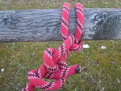 Мачтовый штыкПрофессиональный У. является распространённым штыком для столбов. Если привязан к рангоутному дереву должен быть застопорен или прихвачен к своему коренному концу, т.к склонен к скольжению.