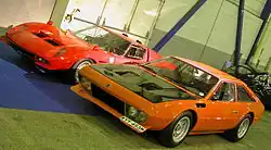 Слева воссозданная Miura Jota.Справа Jarama «Rally»