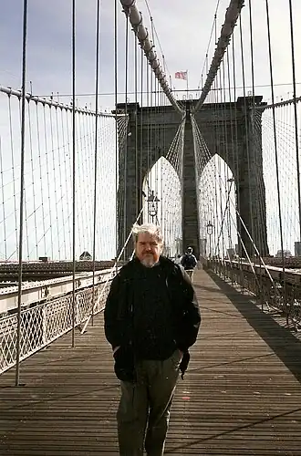 Вильям Ирвин Томпсон на Бруклинском мосту, 1996