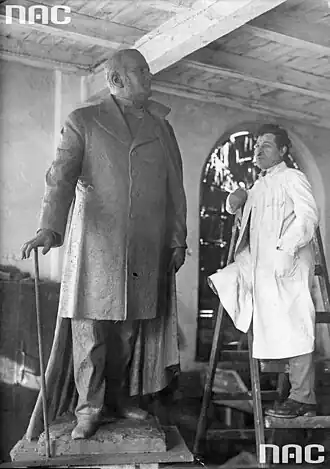 в студии у памятника Станислава Монюшко. 1930 год