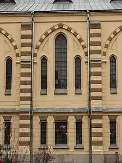 Окна правого нефа