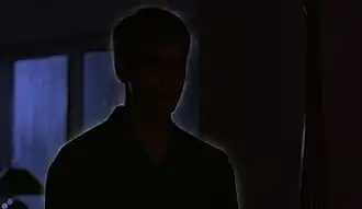 Воскресший Сэмюэл приходит к заказавшему его убийство Леонарду Вэнсу.