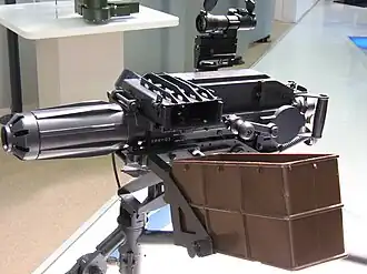 с оптическим прицелом и зарядным ящиком