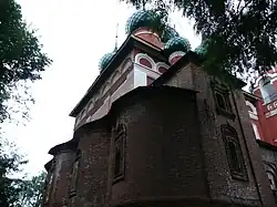 Апсидная часть церкви оставлена неоштукатуренной