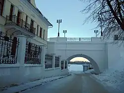 Мост в 2010 году, вид со спуска