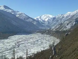 Южная оконечность Ахты с видом на гору Ярусадаг.