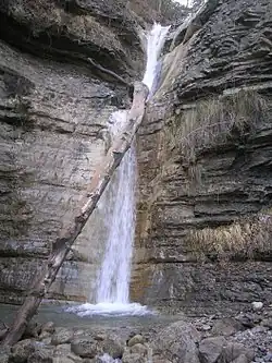 Один из водопадов реки.