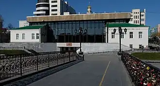 Здание на «Плотинке»
 Объект культурного наследия народов РФ регионального значения. Рег. № 661711249760005 (ЕГРОКН). Объект № 6600027000 (БД Викигида)