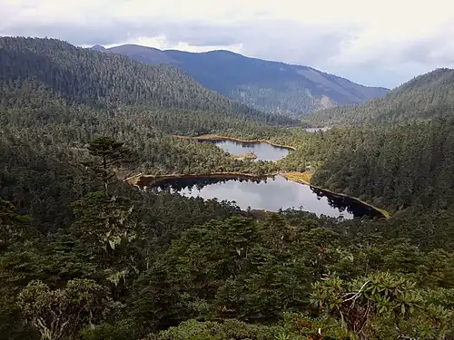 Озеро Жэньцай на горе Лаоцзюньшань