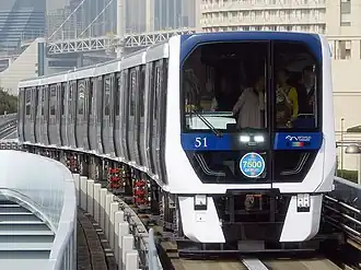 Поезд серии 7500 на линии Юрикамомэ