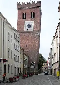 Кривая башня