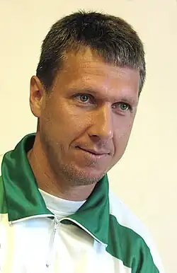 хоккейный защитник, тренер