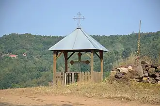 Крест возле базилики