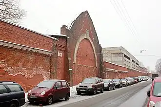 Стена с включением фрагмента торца здания