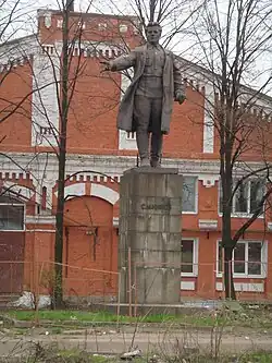 Памятник С. М. Кирову на территории завода