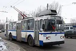 Троллейбус ЗиУ 682В00 №63, прошедший КВР на заводе Авиастар-СП с выносом электрооборудования на крышу и установленными в салоне сиденьями от трамвая Tatra T3 (примечание: троллейбус с бортовым номером 63 списан в июне 2013 г.)