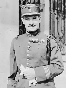 Зиновий Пешков в мундире майора французской армии в 1926 году