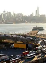 Эстакада перед въездом со стороны Джерси-Сити утром; видны автобусы на выделенной полосе